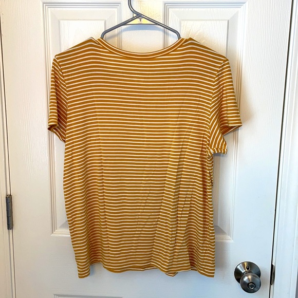 Size M American Eagle Soft & Sexy Tee - Picture 3 of 3